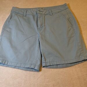 a.n.a Mid Rise Midi Shorts Blue Size 6 7” Inseam Casual Summer